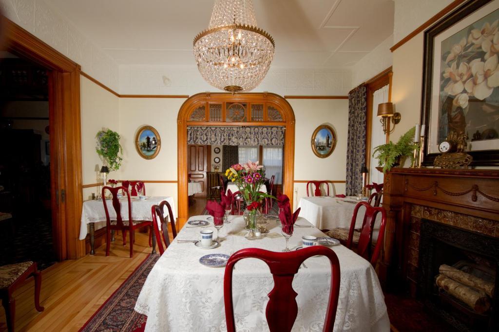 Victoria'S Historic Inn ウルフビル エクステリア 写真