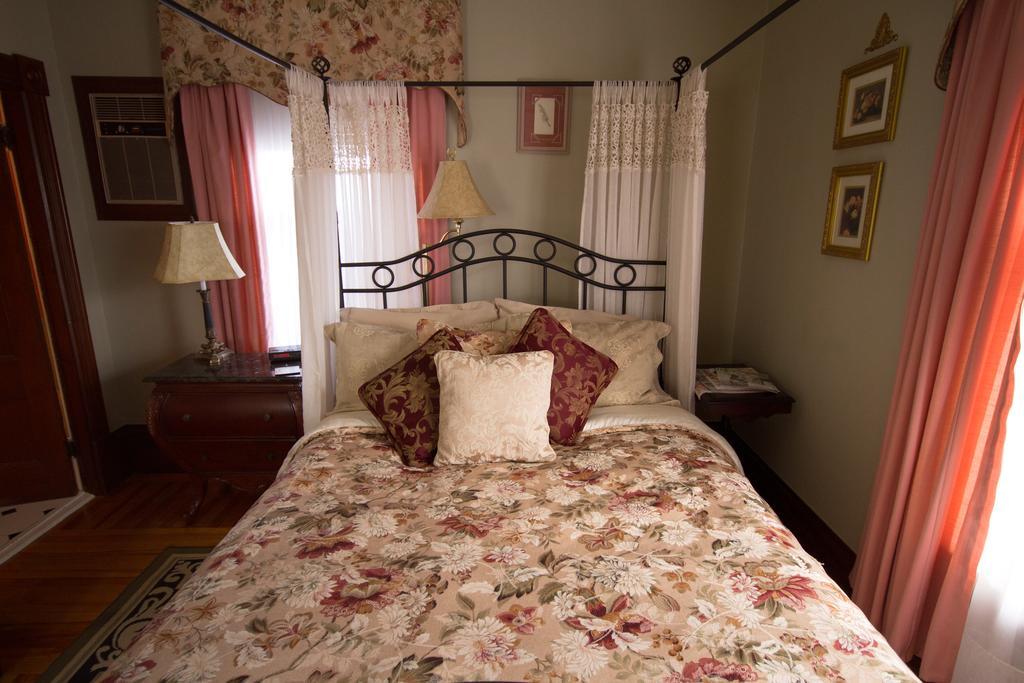 Victoria'S Historic Inn ウルフビル エクステリア 写真