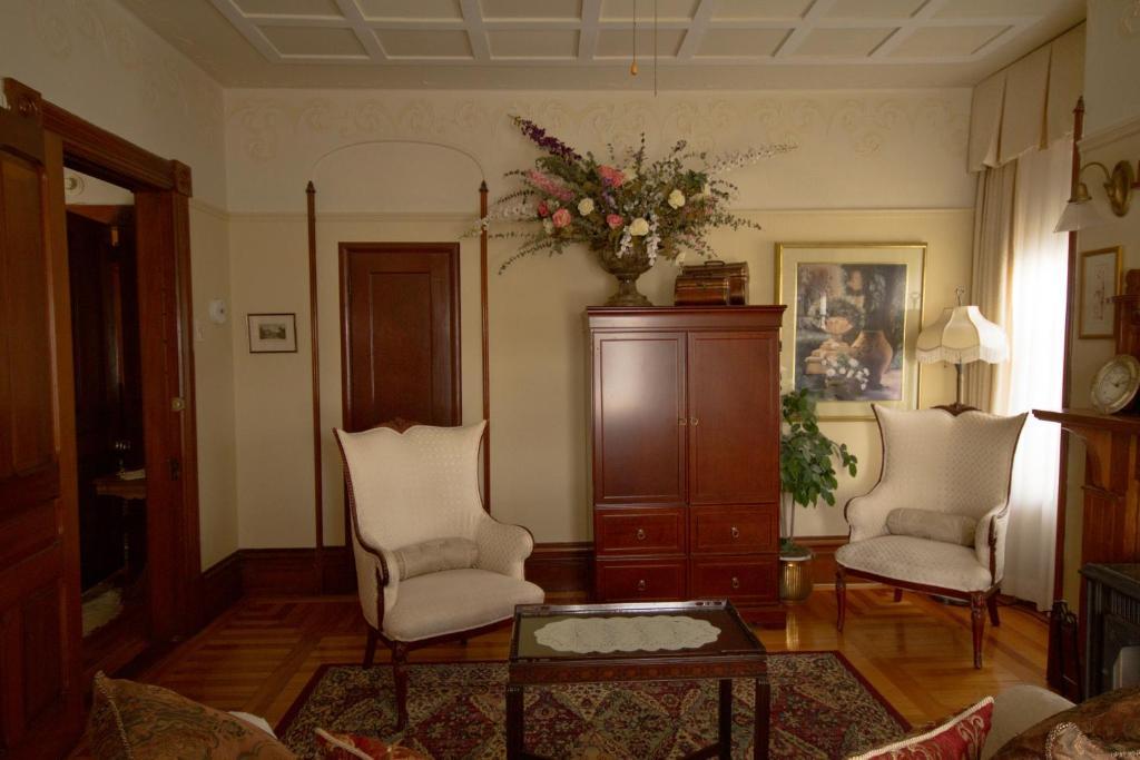 Victoria'S Historic Inn ウルフビル エクステリア 写真