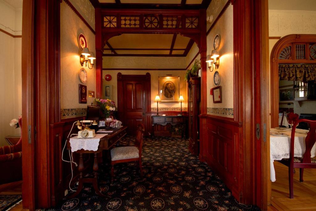 Victoria'S Historic Inn ウルフビル エクステリア 写真