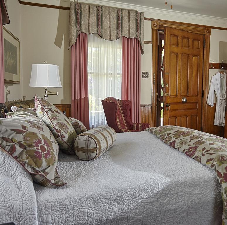 Victoria'S Historic Inn ウルフビル エクステリア 写真