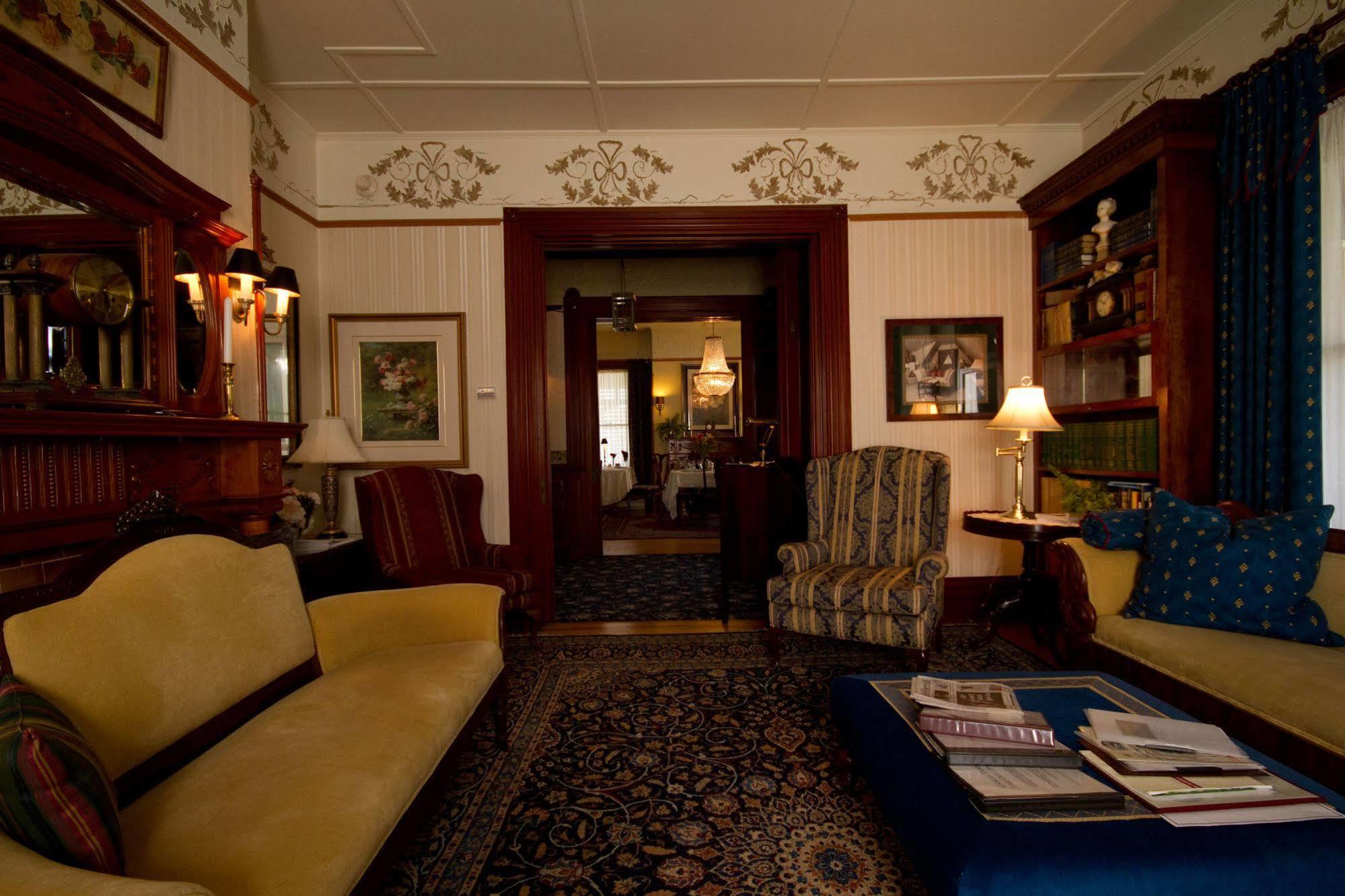Victoria'S Historic Inn ウルフビル エクステリア 写真