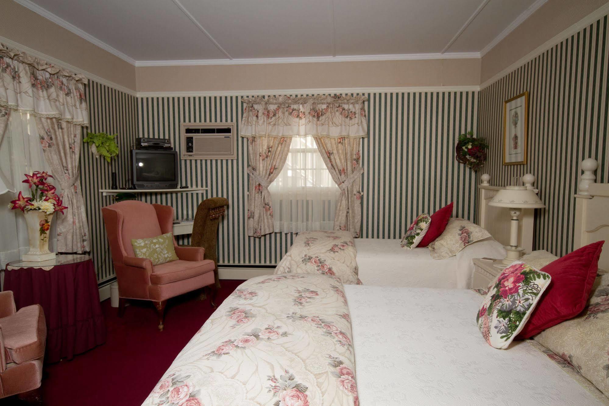 Victoria'S Historic Inn ウルフビル エクステリア 写真