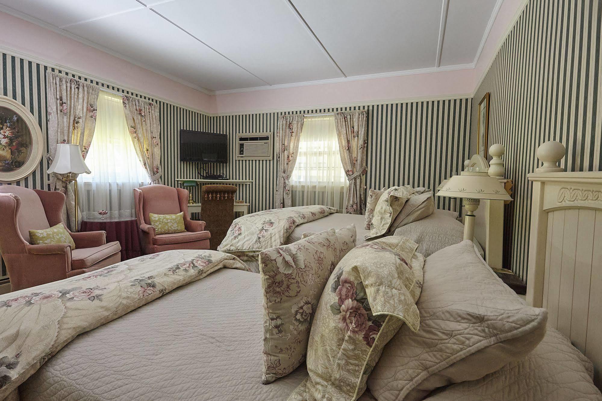Victoria'S Historic Inn ウルフビル エクステリア 写真