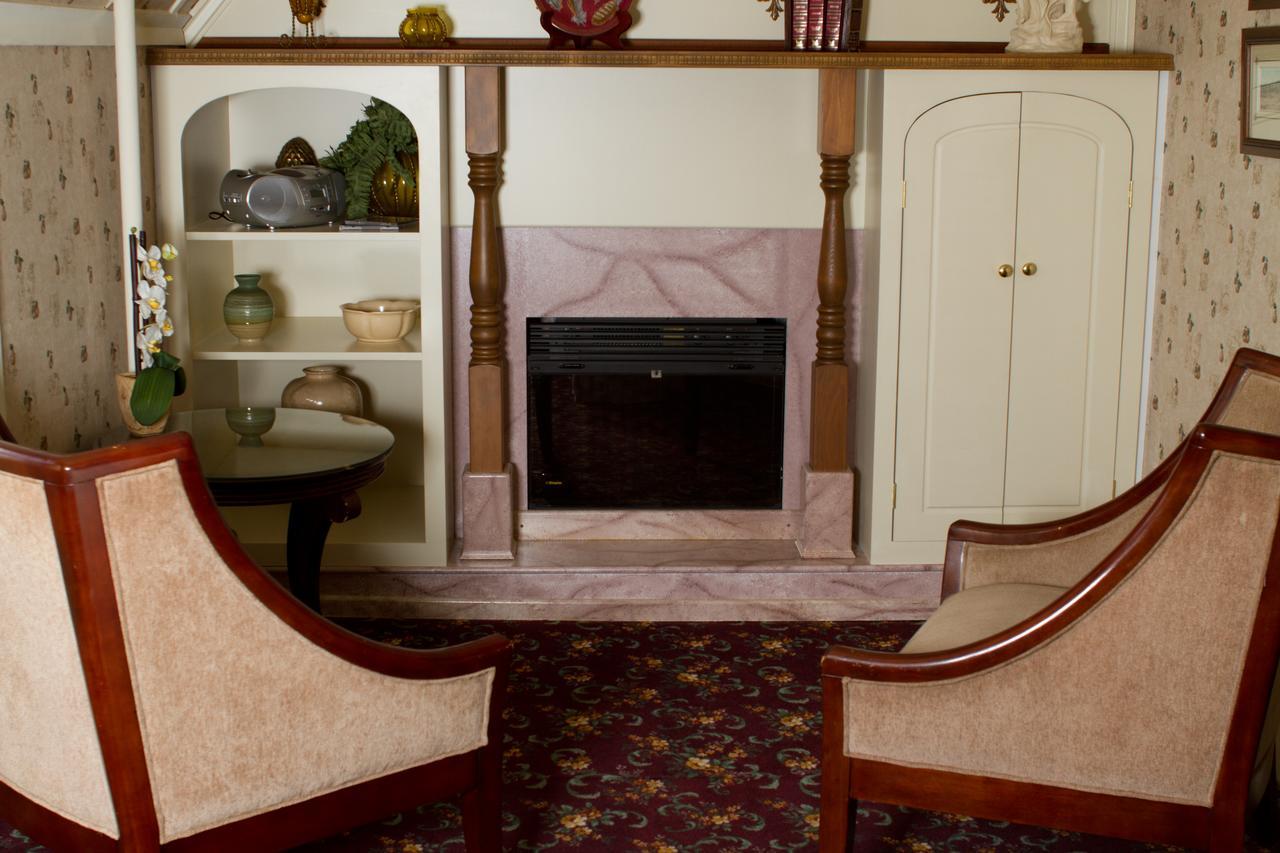 Victoria'S Historic Inn ウルフビル エクステリア 写真