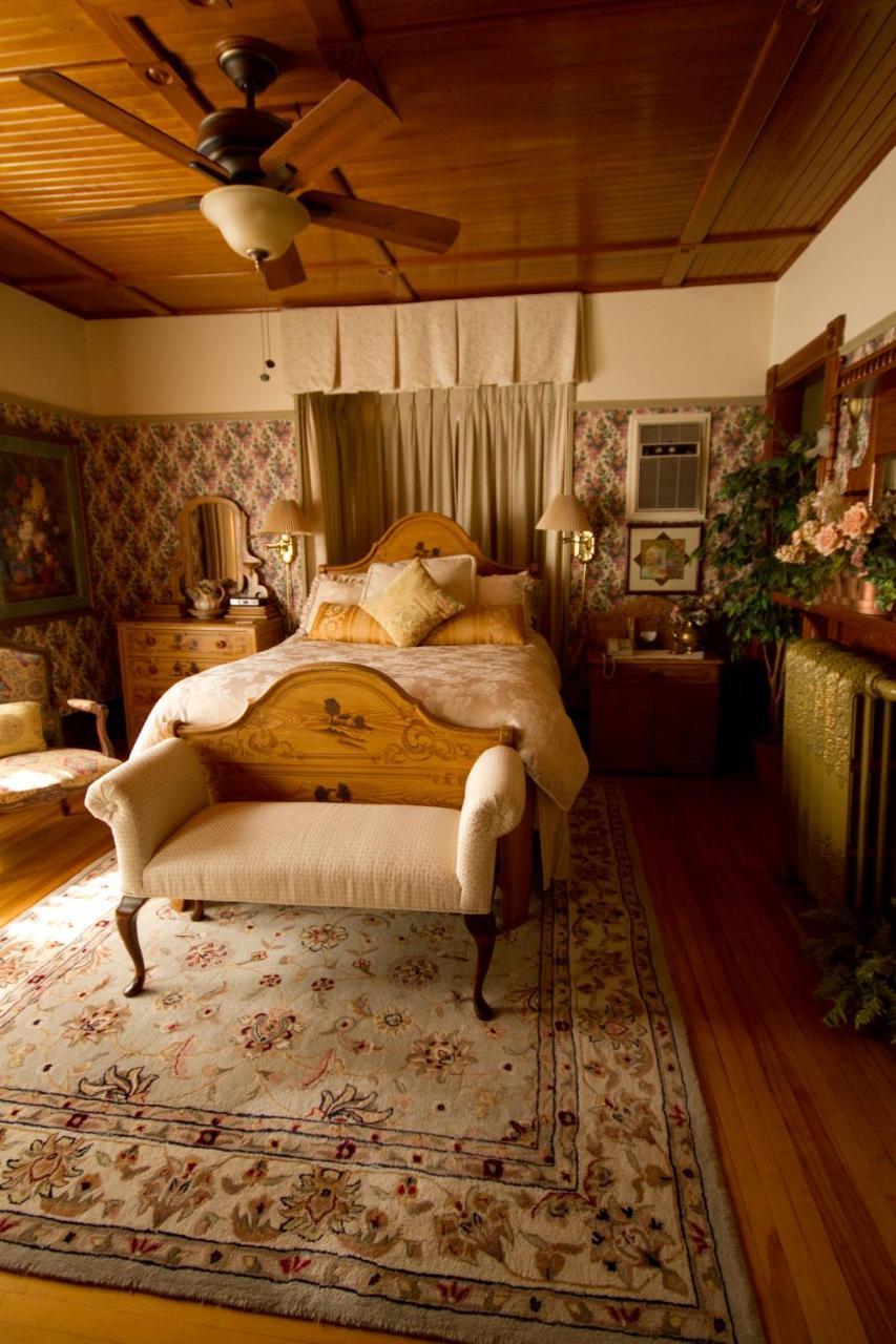 Victoria'S Historic Inn ウルフビル エクステリア 写真