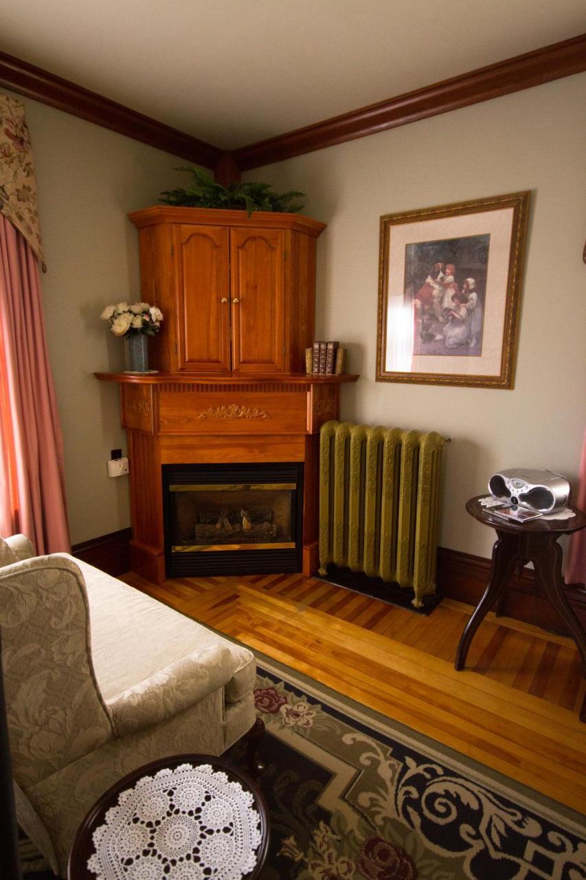 Victoria'S Historic Inn ウルフビル エクステリア 写真
